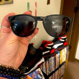 IN SEARCH OF, NOT FOR SALE! Foster Grant black sunglasses #193033227428